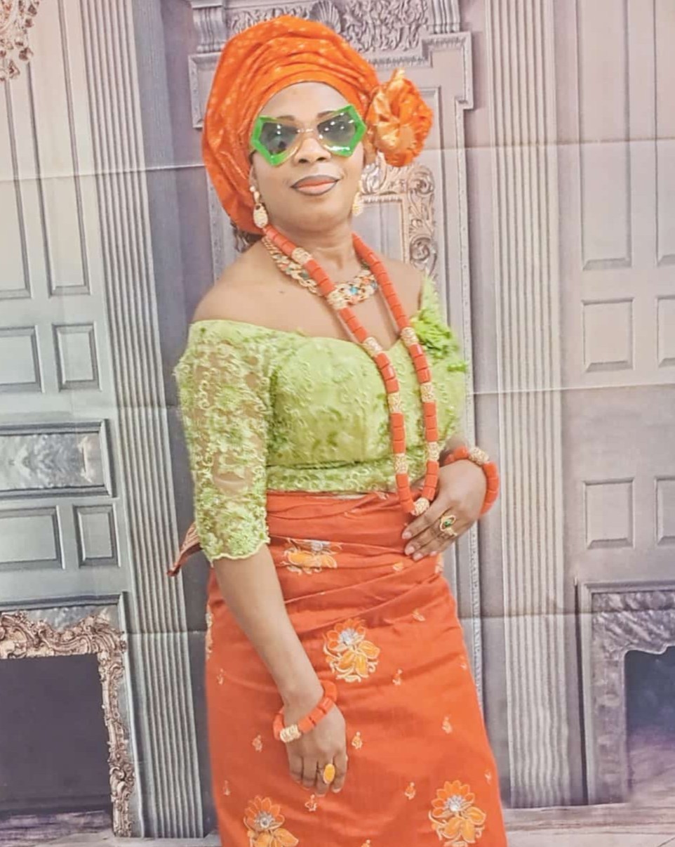 Itsekiri woman dressing with blouse, wrapper, headtie, beads